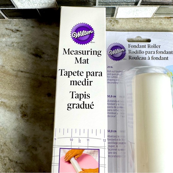 Wilton Roller/Cutter/Mat Fondant Tool Set - 3 pcs - Picture 4 of 15